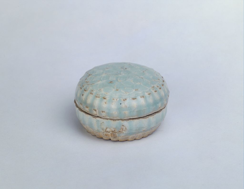 图片[1]-Jingdezhen kiln blue and white glaze printing chrysanthemum petal box-China Archive